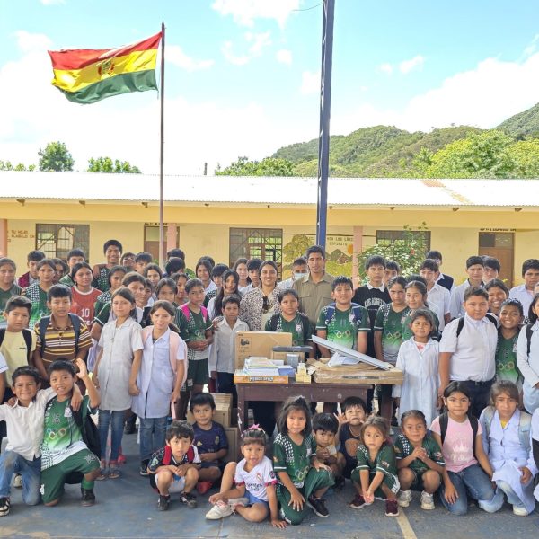 Musk destaca la conexión a internet Starlink en 14 escuelas de Bolivia