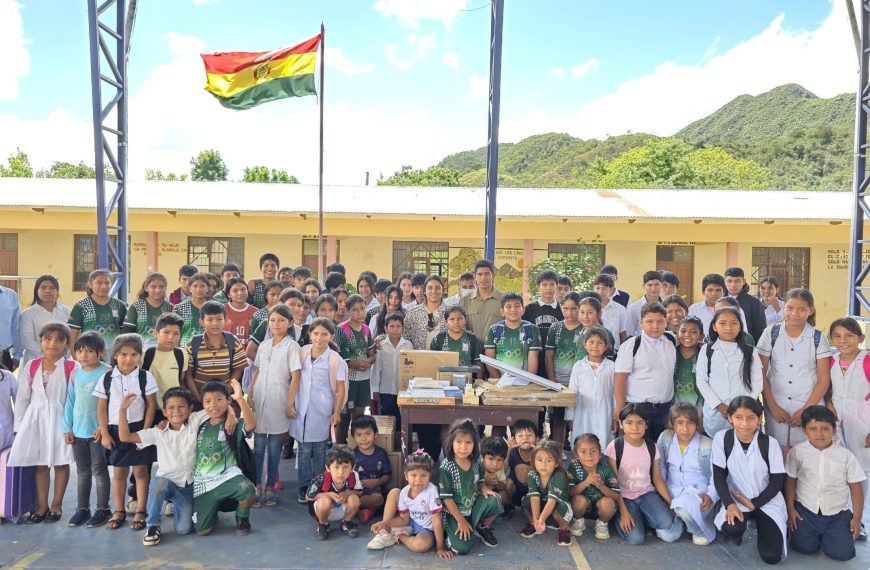 Musk destaca la conexión a internet Starlink en 14 escuelas de Bolivia