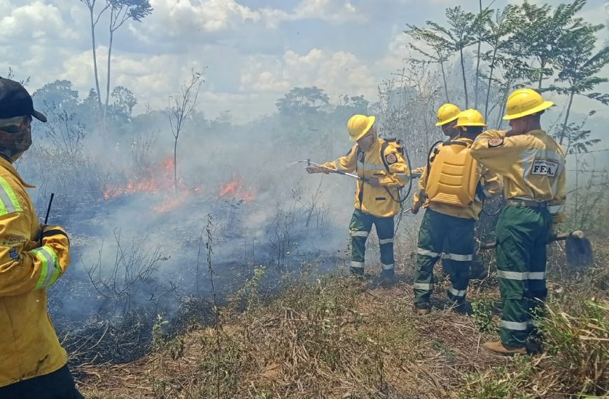BATALLÓN DE INFANTERÍA DE MARINA I “BAGUE” SOFOCA INCENDIO FORESTAL DE MAGNITUD EN RIBERALTA PROTEGIENDO A LAS COMUNIDADES DE SAN JUAN DEL URUKU Y BAMBU SELVA.